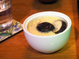 Kochkurs: Chawan-Mushi, Eierstich mit Pilzen, Hähnchen und Garnele